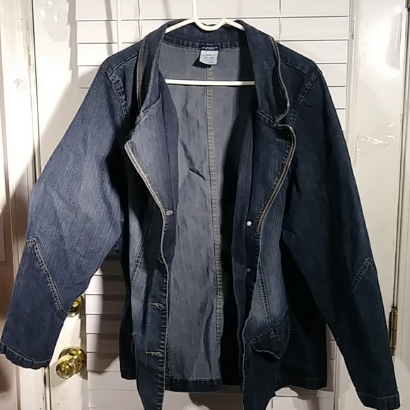 Blue Jean Faded Blazier - Picture 2 of 8